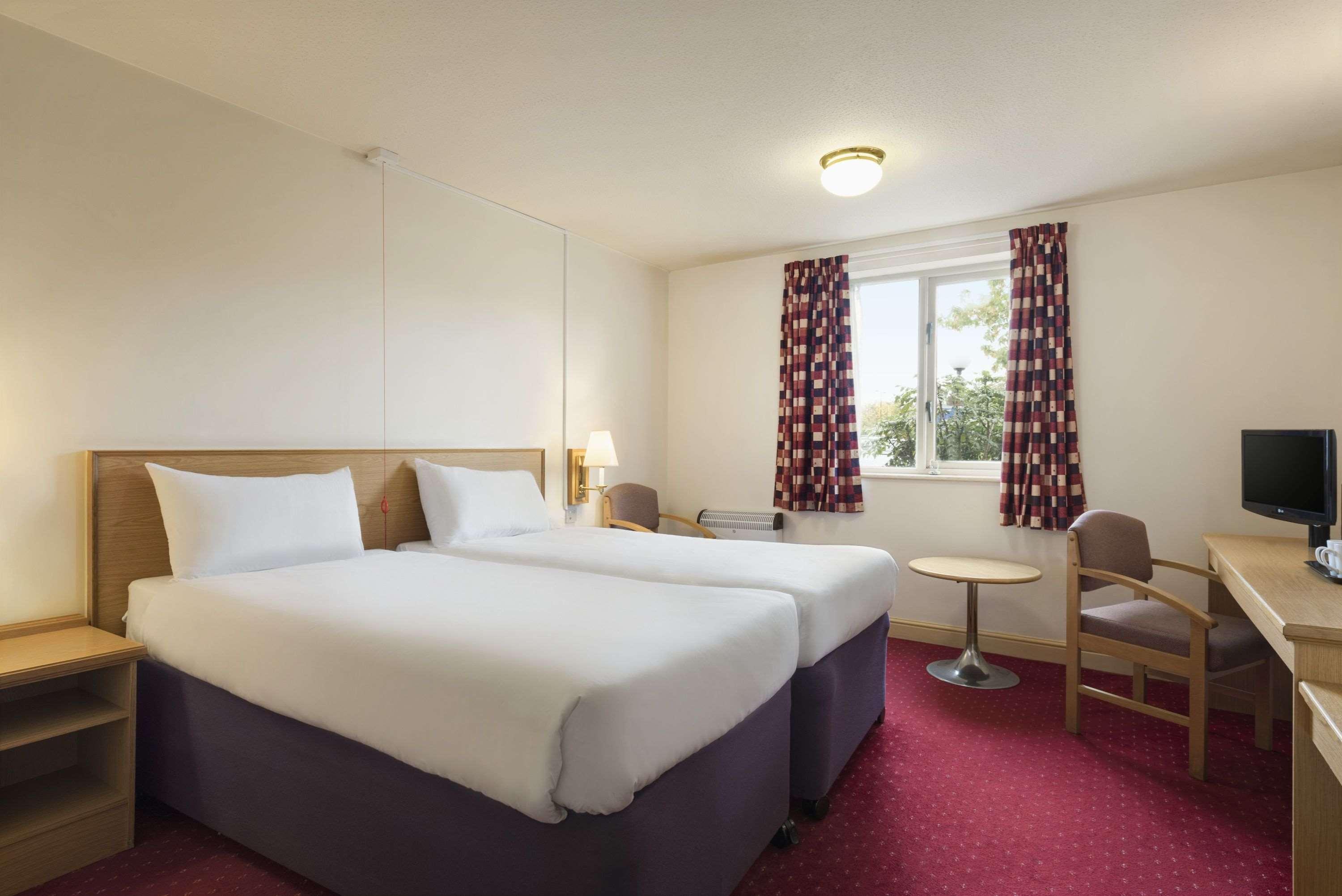 Days Inn Tewkesbury Strensham Eksteriør bilde
