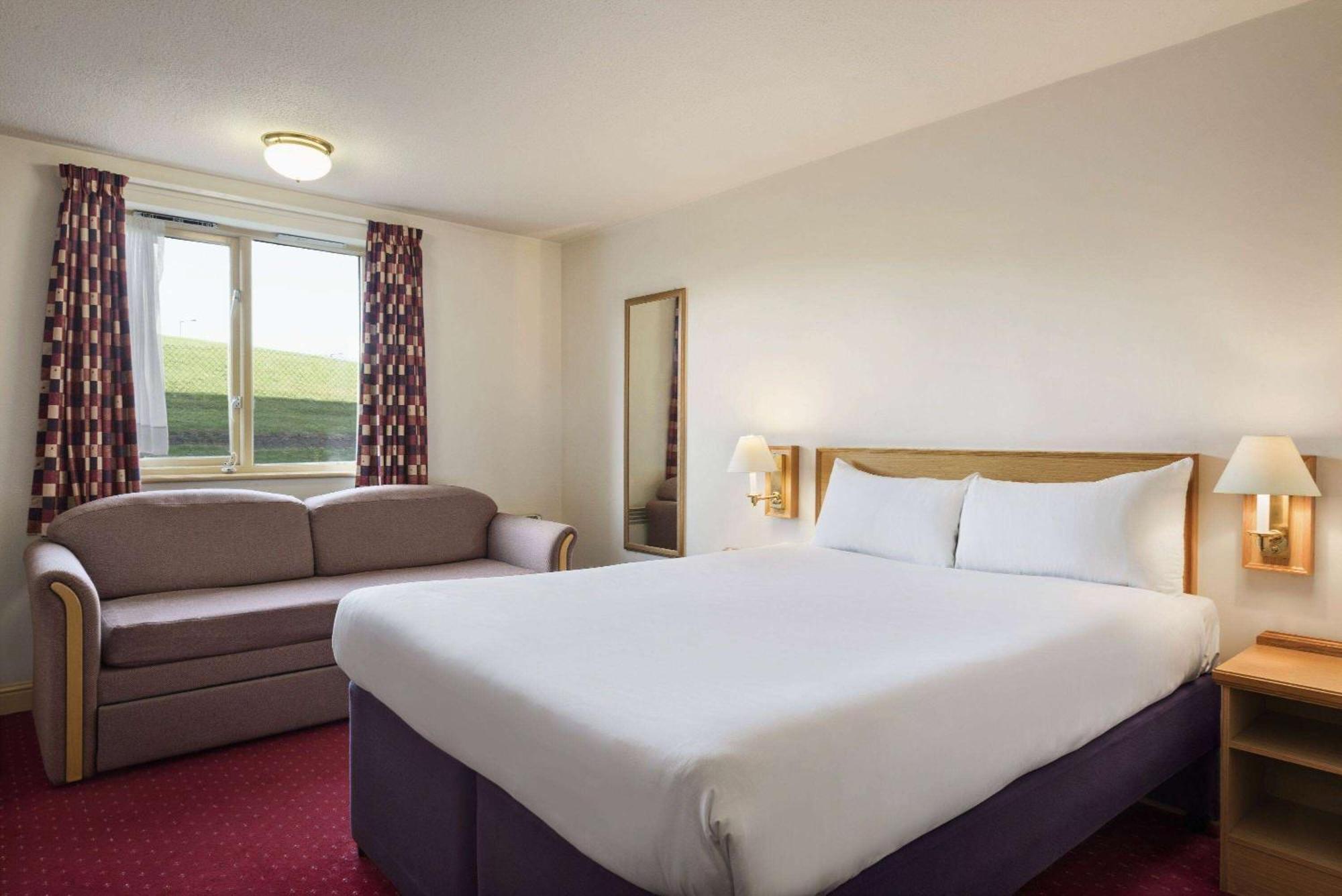 Days Inn Tewkesbury Strensham Eksteriør bilde