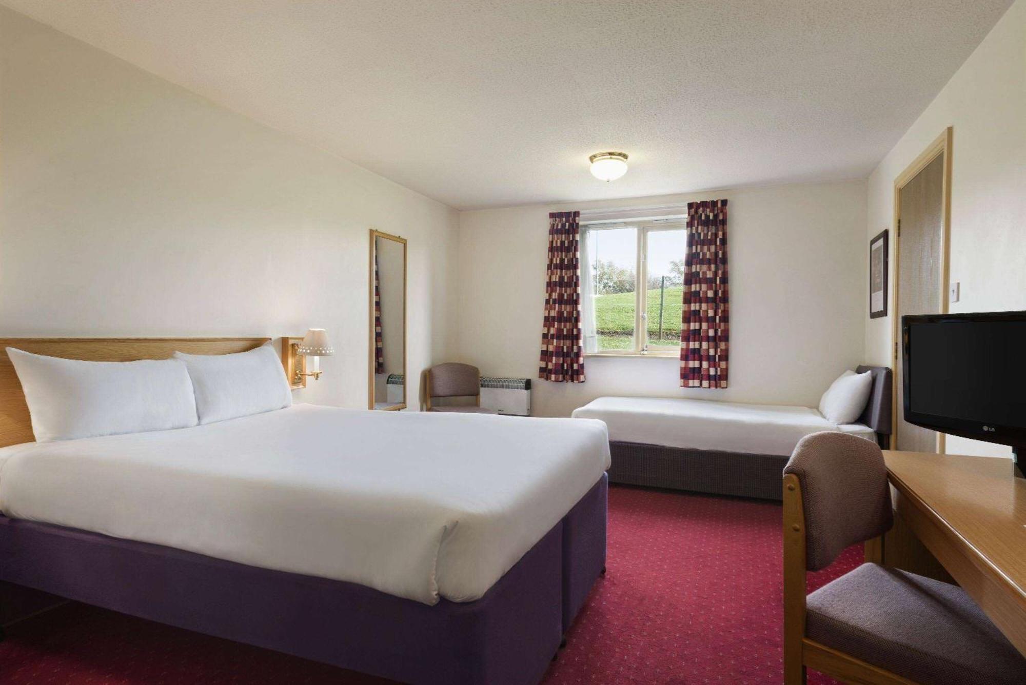 Days Inn Tewkesbury Strensham Eksteriør bilde